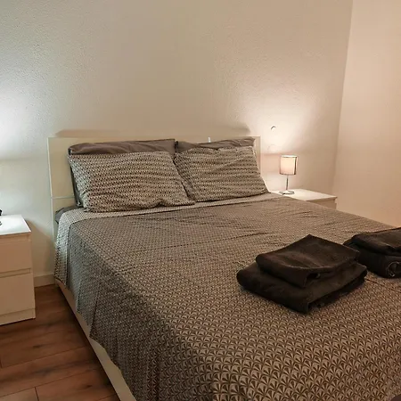 Oura Com Piscina E Vista Mar Lägenhet