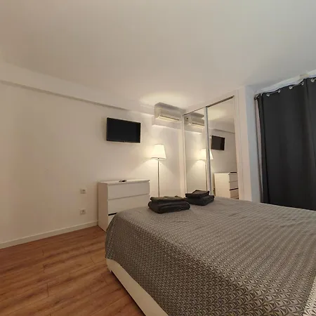 Oura Com Piscina E Vista Mar Lägenhet