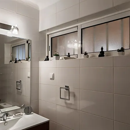Oura Com Piscina E Vista Mar Apartamento *