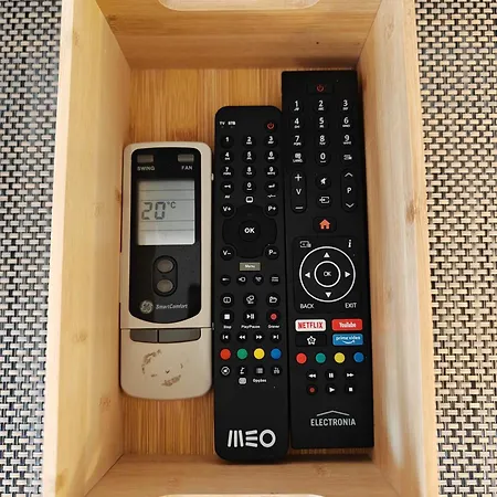 Oura Com Piscina E Vista Mar *