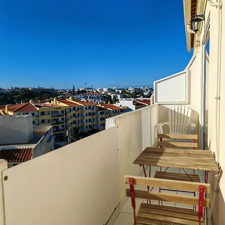 Oura Com Piscina E Vista Mar Apartamento