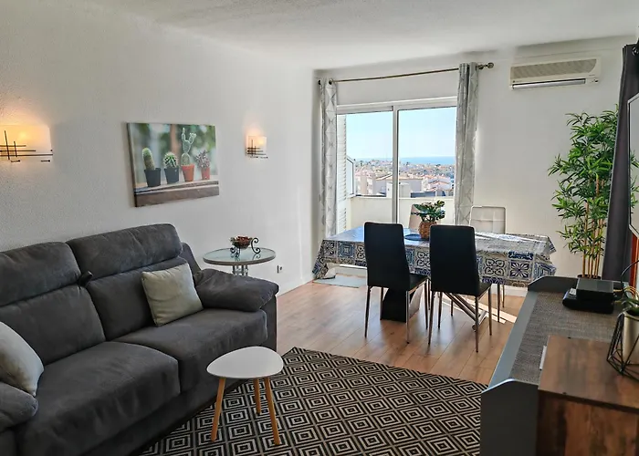 Oura Com Piscina E Vista Mar * אלבופיירה