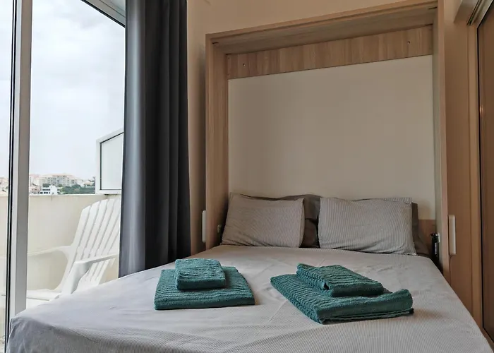 Oura Com Piscina E Vista Mar אלבופיירה