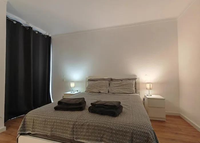 Oura Com Piscina E Vista Mar אלבופיירה