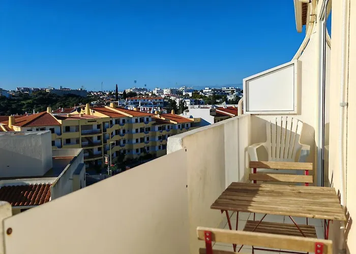 Oura Com Piscina E Vista Mar דירה