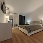 Oura Com Piscina E Vista Mar דירה