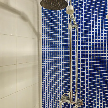 Oura Com Piscina E Vista Mar Апартаменты *