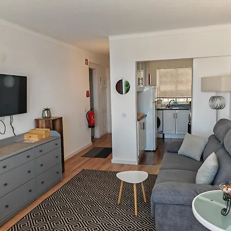 Oura Com Piscina E Vista Mar Appartamento