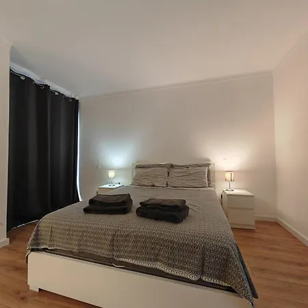 Oura Com Piscina E Vista Mar Албуфейра