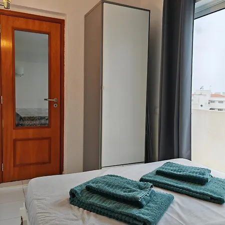 Oura Com Piscina E Vista Mar Албуфейра