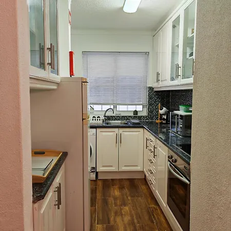 Oura Com Piscina E Vista Mar *