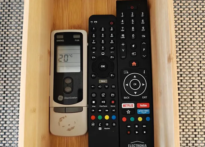 Oura Com Piscina E Vista Mar *